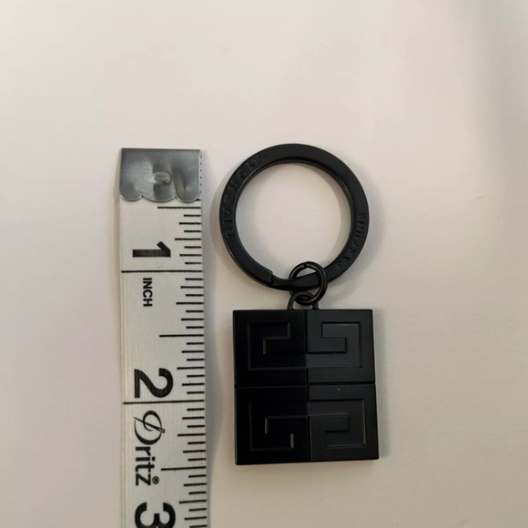 NWT Givenchy 4G Logo Solid Black Keyring Keychain - Picture 3 of 4